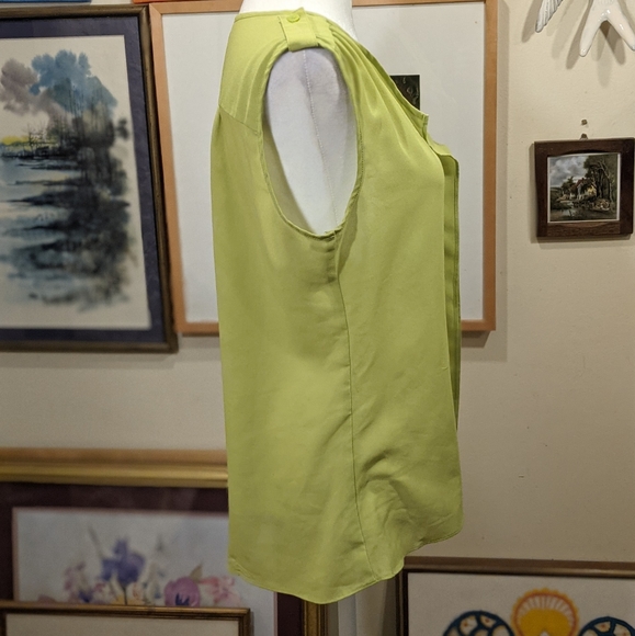 BANANA REPUBLIC Sheer Sleeveless Citrus Lime Blouse Ruffled Button Tab Top Sz M - Picture 4 of 9